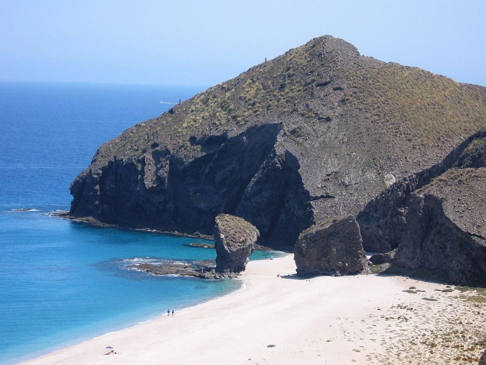 Playa_de_los_Muertos_-_panoramio-980x735
